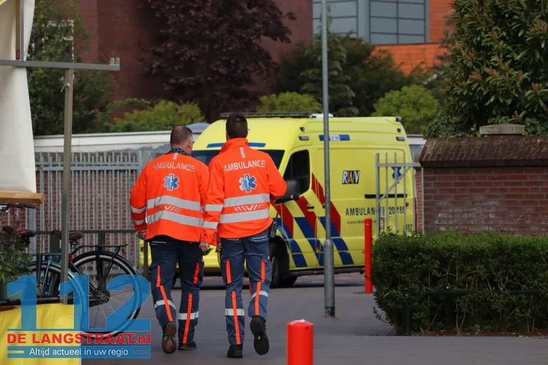Auto rijdt glazengevel eruit Jumbo Dongen 112 De Langstraat