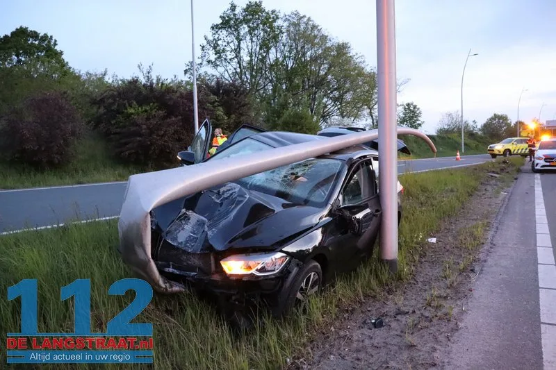 Automobilist spoorloos na crash bij Efteling: auto zwaar beschadigd op talud gevonden 112 De Langstraat