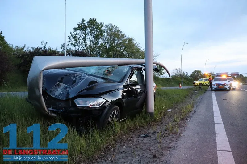 Automobilist spoorloos na crash bij Efteling: auto zwaar beschadigd op talud gevonden 112 De Langstraat
