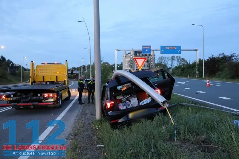 Automobilist spoorloos na crash bij Efteling: auto zwaar beschadigd op talud gevonden 112 De Langstraat