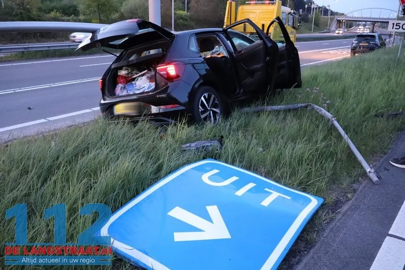 Automobilist spoorloos na crash bij Efteling: auto zwaar beschadigd op talud gevonden 112 De Langstraat