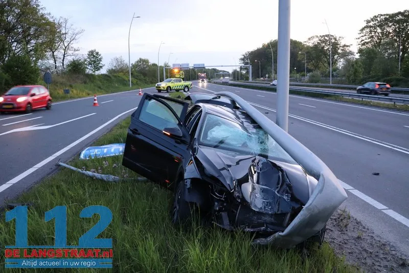 Automobilist spoorloos na crash bij Efteling: auto zwaar beschadigd op talud gevonden 112 De Langstraat