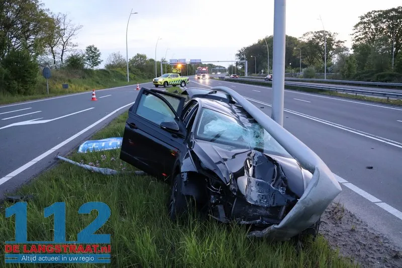 Automobilist spoorloos na crash bij Efteling: auto zwaar beschadigd op talud gevonden 112 De Langstraat