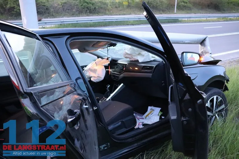 Automobilist spoorloos na crash bij Efteling: auto zwaar beschadigd op talud gevonden 112 De Langstraat