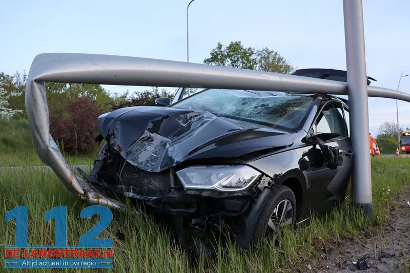 Automobilist spoorloos na crash bij Efteling: auto zwaar beschadigd op talud gevonden 112 De Langstraat