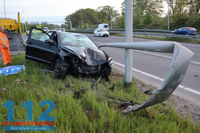 Automobilist spoorloos na crash bij Efteling: auto zwaar beschadigd op talud gevonden 112 De Langstraat