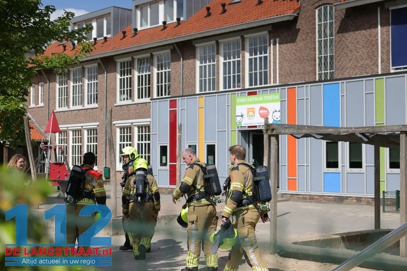 Rookontwikkeling door defecte lamp leidt tot ontruiming Teresiaschool Waalwijk 112 De Langstraat