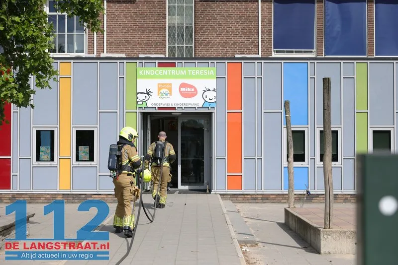 Rookontwikkeling door defecte lamp leidt tot ontruiming Teresiaschool Waalwijk 112 De Langstraat