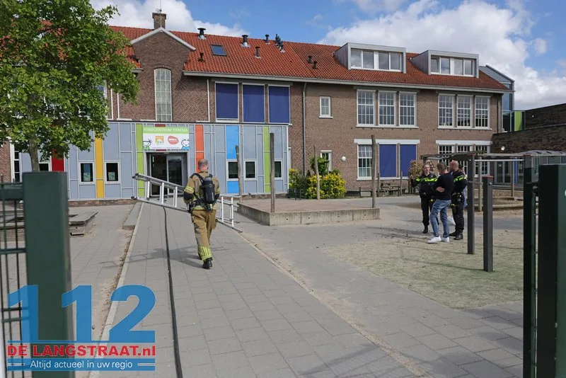 Rookontwikkeling door defecte lamp leidt tot ontruiming Teresiaschool Waalwijk 112 De Langstraat
