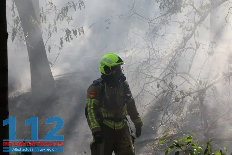 Bosbrand nabij Blauwe Meer in Loon op Zand, brandweer groots uitgerukt 112 De Langstraat
