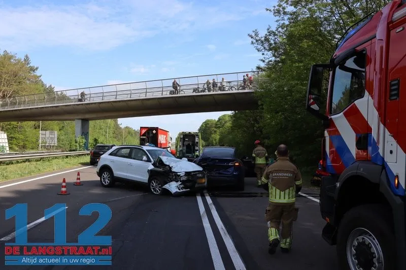 Twee gewonden bij ongeval tussen drie auto's Midden-Brabantweg Kaatsheuvel 112 De Langstraat