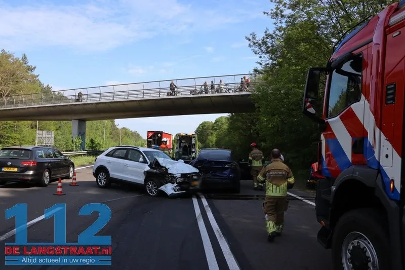 Twee gewonden bij ongeval tussen drie auto's Midden-Brabantweg Kaatsheuvel 112 De Langstraat
