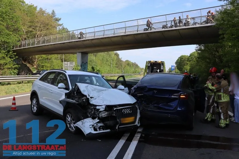Twee gewonden bij ongeval tussen drie auto's Midden-Brabantweg Kaatsheuvel 112 De Langstraat