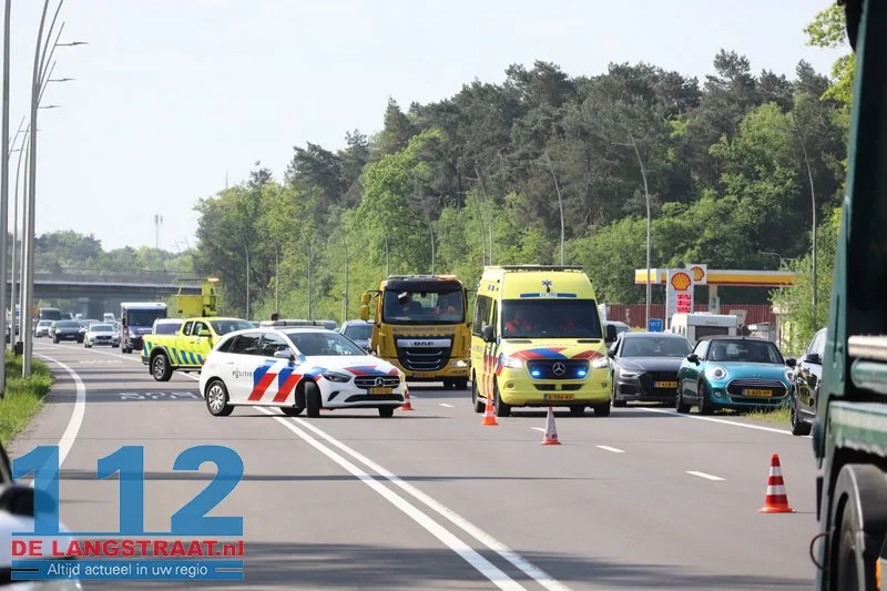Twee gewonden bij ongeval tussen drie auto's Midden-Brabantweg Kaatsheuvel 112 De Langstraat