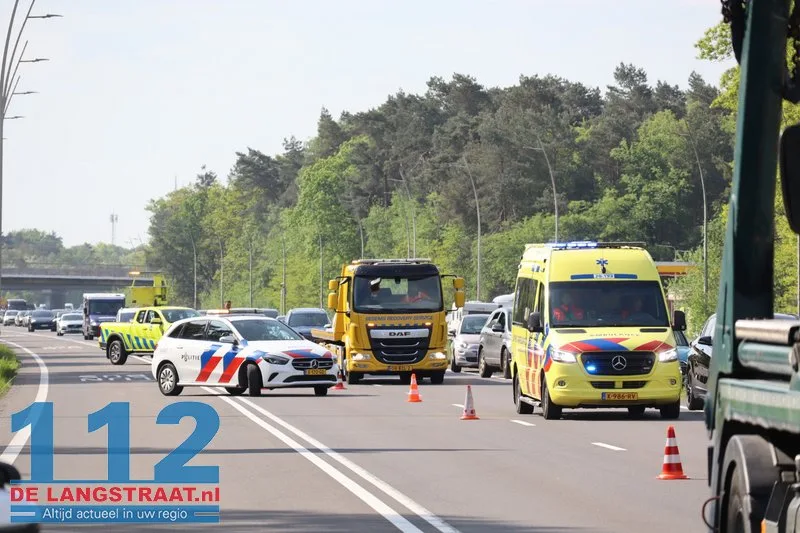 Twee gewonden bij ongeval tussen drie auto's Midden-Brabantweg Kaatsheuvel 112 De Langstraat