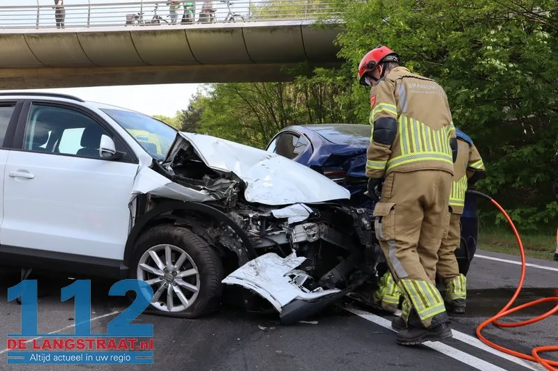 Twee gewonden bij ongeval tussen drie auto's Midden-Brabantweg Kaatsheuvel 112 De Langstraat