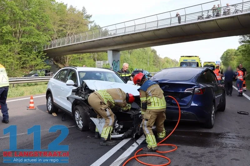 Twee gewonden bij ongeval tussen drie auto's Midden-Brabantweg Kaatsheuvel 112 De Langstraat