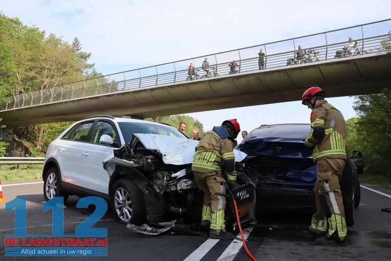 Twee gewonden bij ongeval tussen drie auto's Midden-Brabantweg Kaatsheuvel 112 De Langstraat