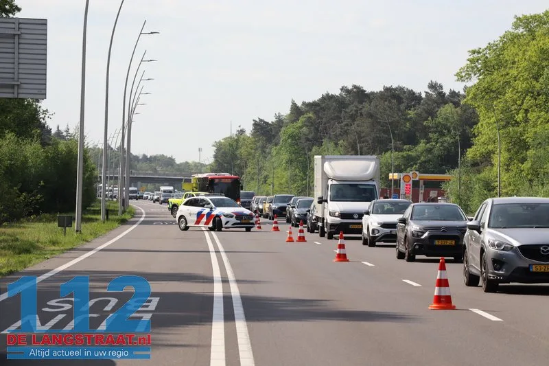 Twee gewonden bij ongeval tussen drie auto's Midden-Brabantweg Kaatsheuvel 112 De Langstraat