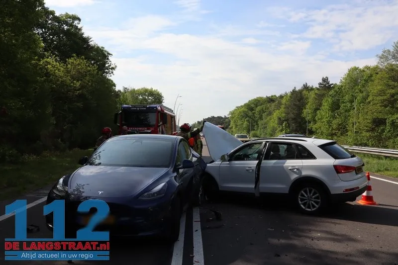 Twee gewonden bij ongeval tussen drie auto's Midden-Brabantweg Kaatsheuvel 112 De Langstraat