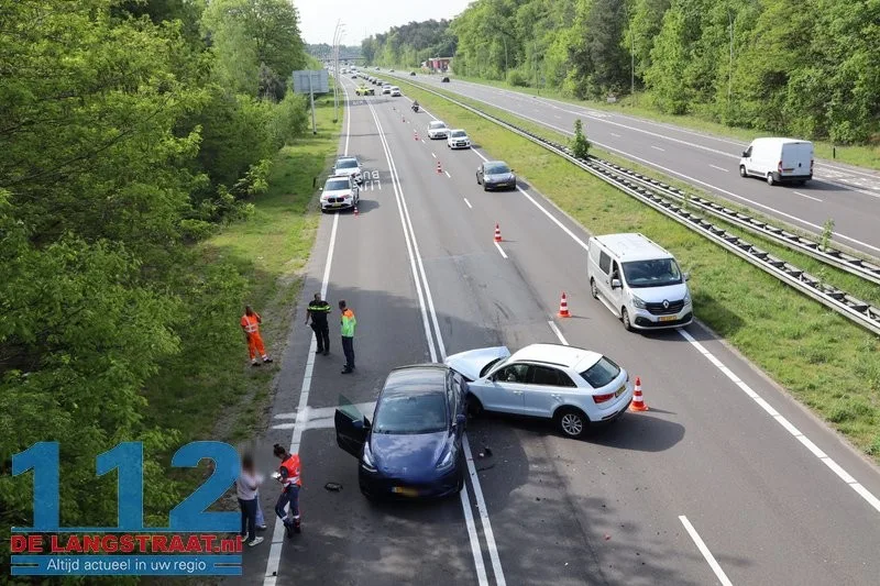 Twee gewonden bij ongeval tussen drie auto's Midden-Brabantweg Kaatsheuvel 112 De Langstraat