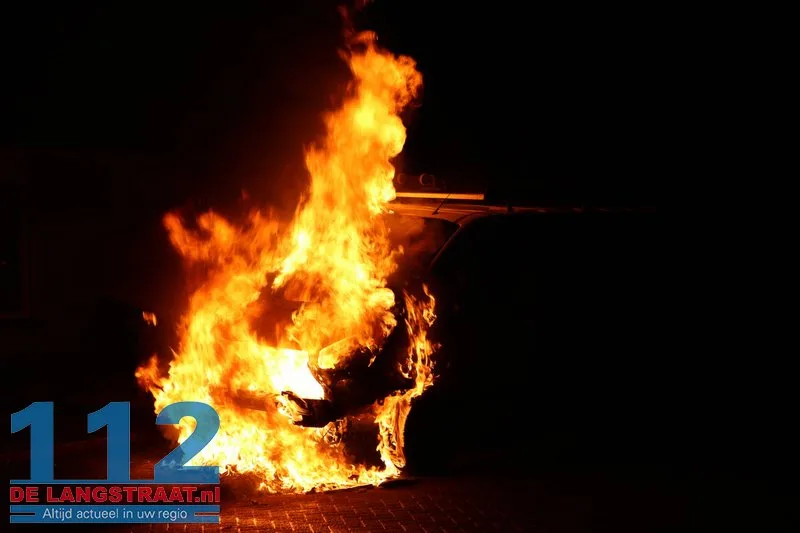 Bestelbus in brand gestoken Dintel Kaatsheuvel 112 De Langstraat