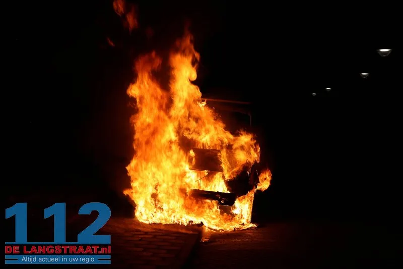Bestelbus in brand gestoken Dintel Kaatsheuvel 112 De Langstraat