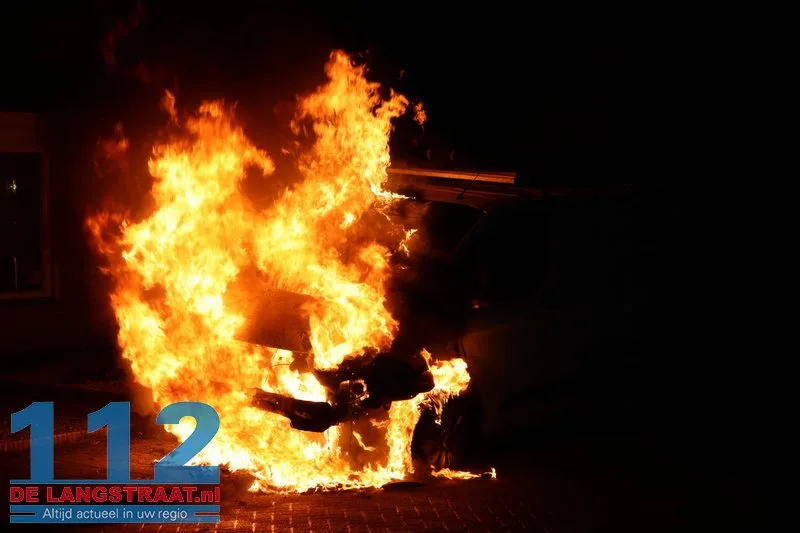 Bestelbus in brand gestoken Dintel Kaatsheuvel 112 De Langstraat
