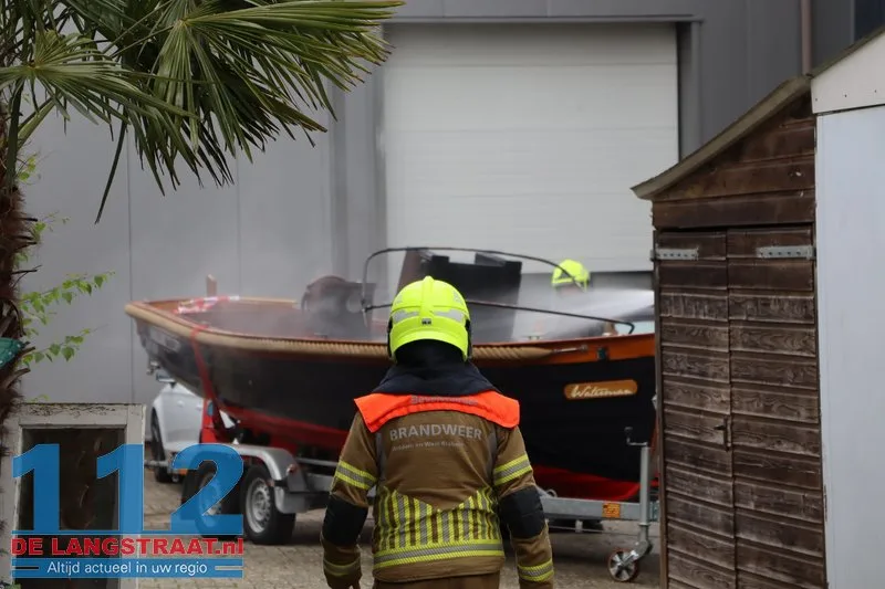Sloep vliegt in brand tijdens werkzaamheden Loon op Zand 112 De Langstraat