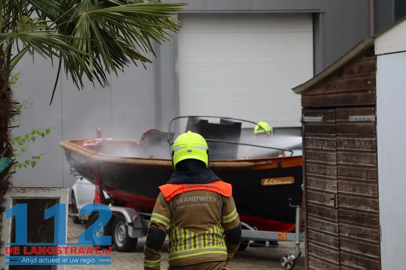 Sloep vliegt in brand tijdens werkzaamheden Loon op Zand 112 De Langstraat