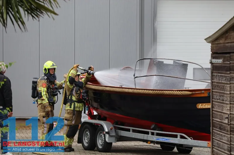 Sloep vliegt in brand tijdens werkzaamheden Loon op Zand 112 De Langstraat
