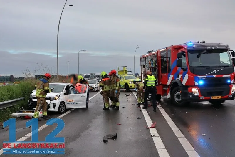 Ravage op Midden-Brabantweg door kettingbotsing: Brandweer bevrijdt bekneld slachtoffer 112 De Langstraat