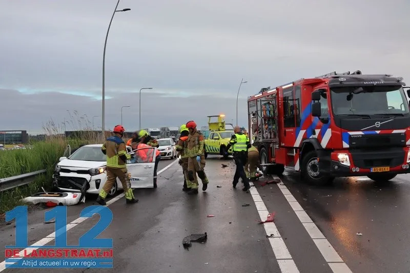 Ravage op Midden-Brabantweg door kettingbotsing: Brandweer bevrijdt bekneld slachtoffer 112 De Langstraat