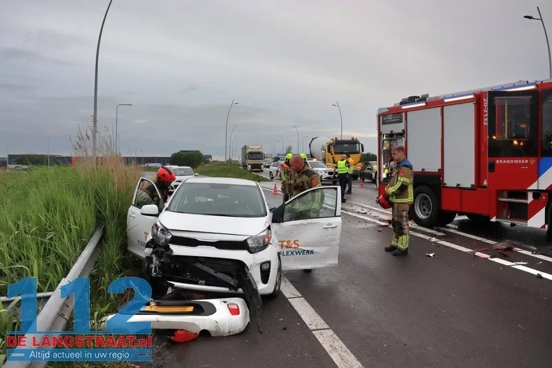 Ravage op Midden-Brabantweg door kettingbotsing: Brandweer bevrijdt bekneld slachtoffer 112 De Langstraat