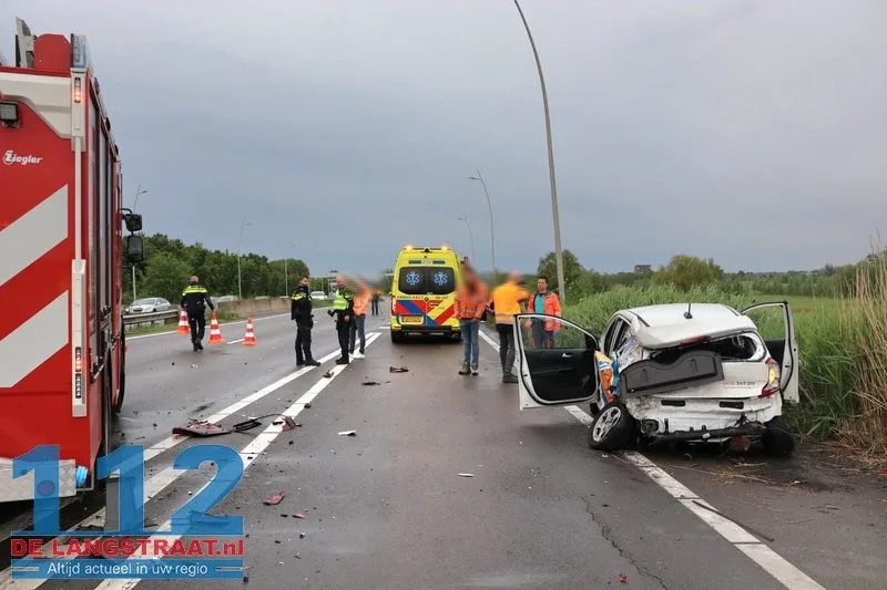 Ravage op Midden-Brabantweg door kettingbotsing: Brandweer bevrijdt bekneld slachtoffer 112 De Langstraat