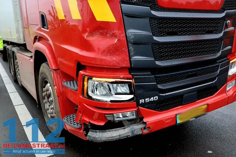 Ravage op Midden-Brabantweg door kettingbotsing: Brandweer bevrijdt bekneld slachtoffer 112 De Langstraat