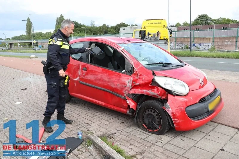 Auto over de kop Altenaweg Waalwijk 112 De Langstraat
