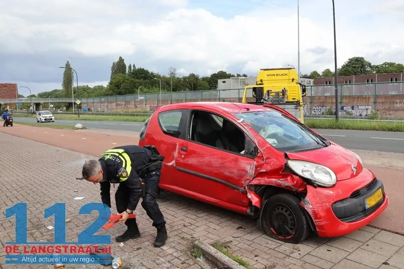 Auto over de kop Altenaweg Waalwijk 112 De Langstraat
