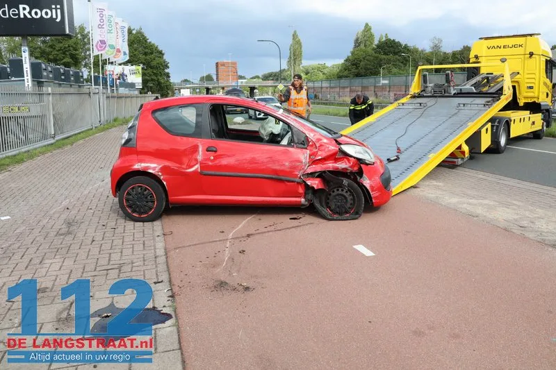 Auto over de kop Altenaweg Waalwijk 112 De Langstraat