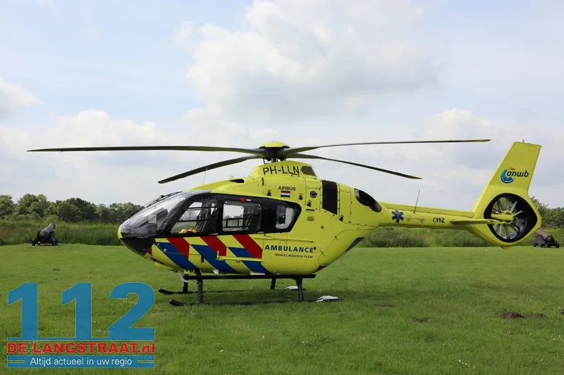 Vrouw zwaargewond nadat ze van fiets valt in Heusden, traumahelikopter landt op vesting 8 Vrouw zwaargewond nadat ze van fiets valt in Heusden, traumahelikopter landt op vesting 112 De Langstraat