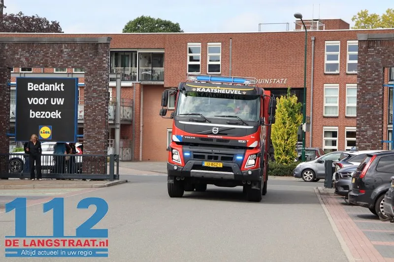 Automobilist word onwel en ramt 2 geparkeerde auto's parkeerterrein Lidl Kaatsheuvel 112 De Langstraat