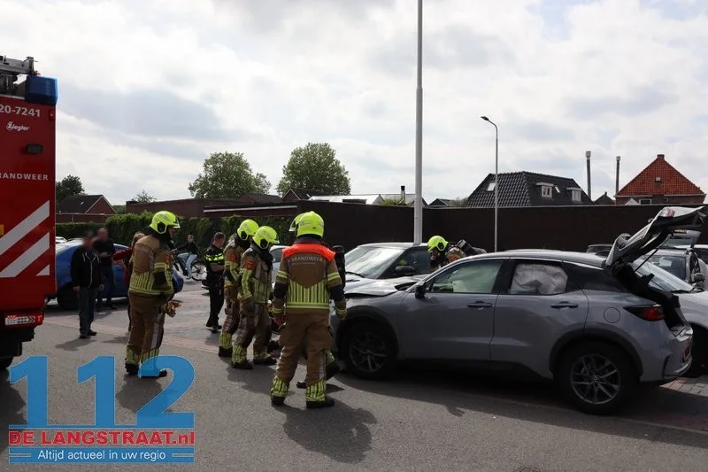 Automobilist word onwel en ramt 2 geparkeerde auto's parkeerterrein Lidl Kaatsheuvel 112 De Langstraat