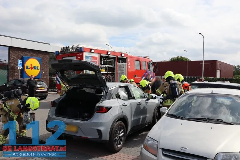 Automobilist word onwel en ramt 2 geparkeerde auto's parkeerterrein Lidl Kaatsheuvel 112 De Langstraat