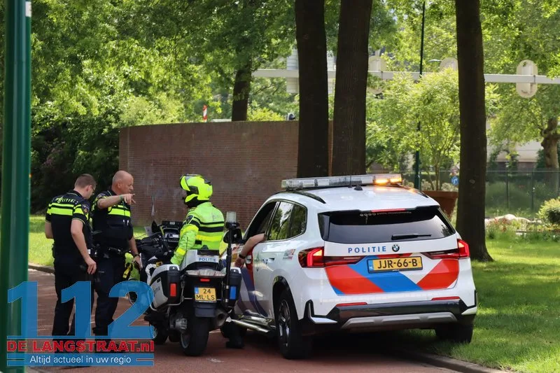 Scooterrijder schrikt tijdens oversteken van auto en valt op fietspad tegenover de Efteling in Kaatsheuvel 112 De Langstraat