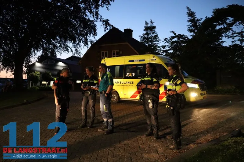 Sloep brandt volledig uit bij jachthaven in Waspik, opvarende naar het ziekenhuis 112 De Langstraat