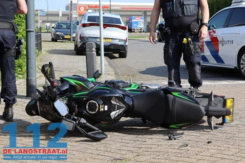 Motorrijdster gewond na botsing met auto Waalwijk 112 De Langstraat