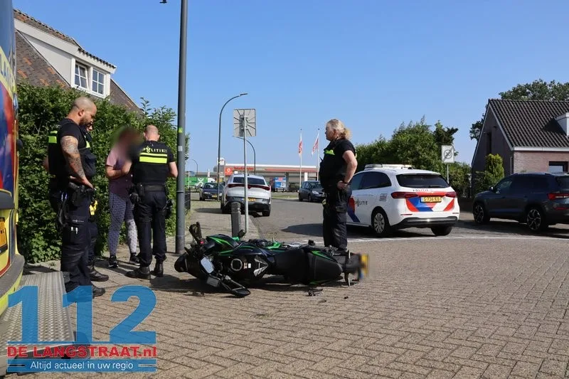 Motorrijdster gewond na botsing met auto Waalwijk 112 De Langstraat