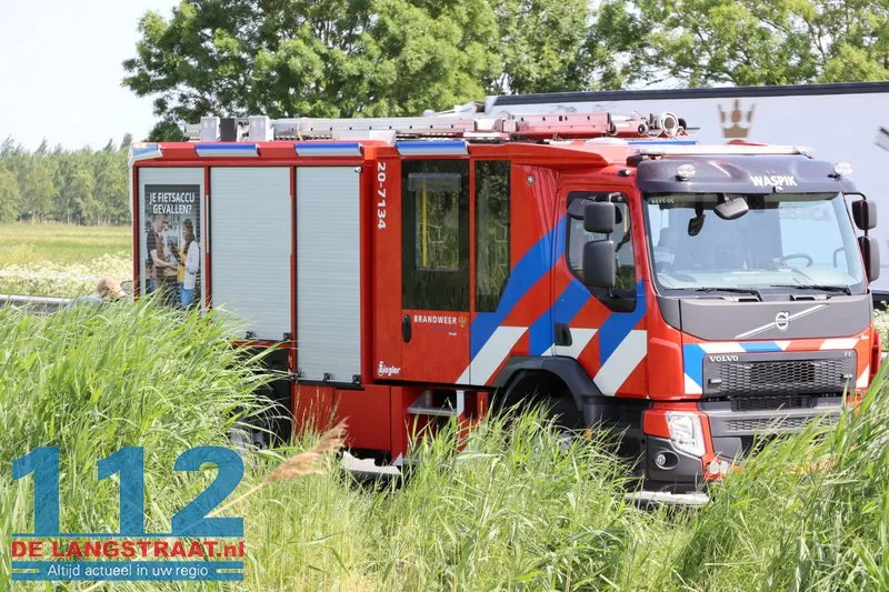 Auto belandt na verkeersconflict in sloot langs A59 bij Waspik, ree komt om het leven 10 Auto belandt na verkeersconflict in sloot langs A59 bij Waspik, ree komt om het leven 112 De Langstraat