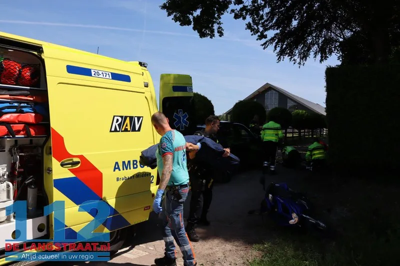 Scooterrijder zwaargewond bij botsing met auto in Sprang-Capelle 112 De Langstraat