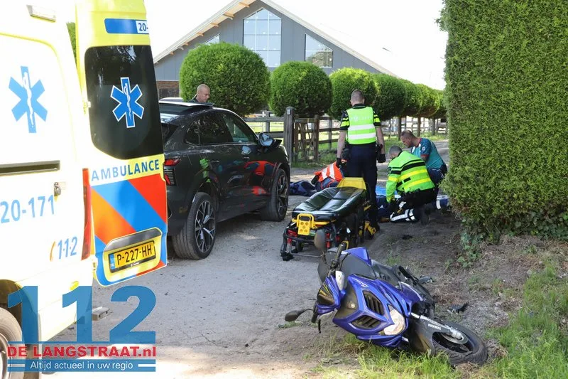 Scooterrijder zwaargewond bij botsing met auto in Sprang-Capelle 112 De Langstraat